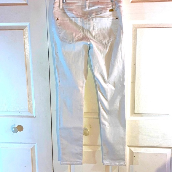 NWOT - INC DENIM, Skinny Leg. Optic White. Size: 6. Beautiful. Never Worn!! - Picture 5 of 9